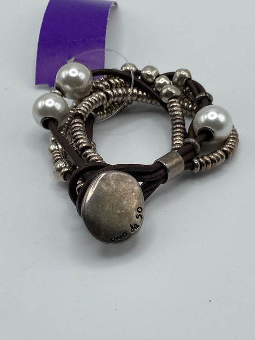 Uno de 50 Silver & Blue Metal Glass Beads Off Set Toggle Bracelet
