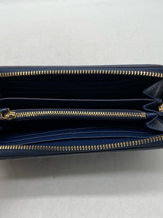 Tory Burch Navy Blue Leather Top Zipper Solid Accordian Wallets