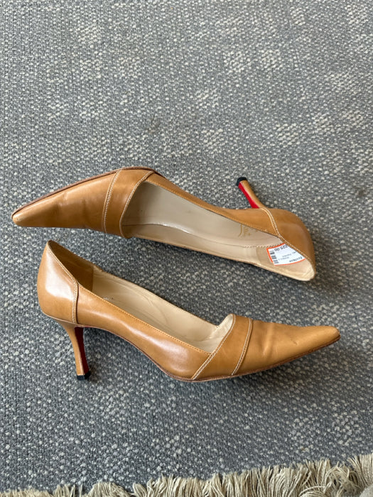 Christian Louboutin Shoe Size 40.5 Tan Leather Stiletto Pointed Toe Pumps