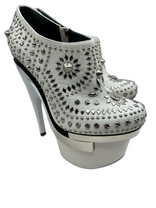 Versace Shoe Size 37 White & Silver Leather Studded Round Toe Platform Pumps White & Silver / 37