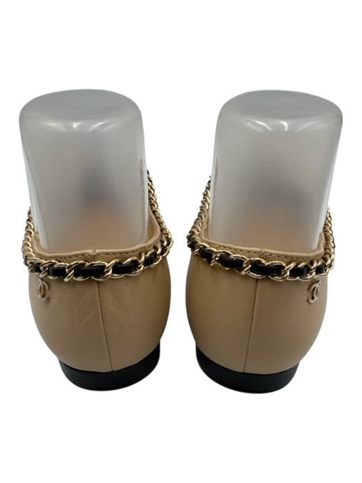 Chanel Shoe Size 39C Beige & Black Leather Cap Toe Gold Hardware Flats Beige & Black / 39C