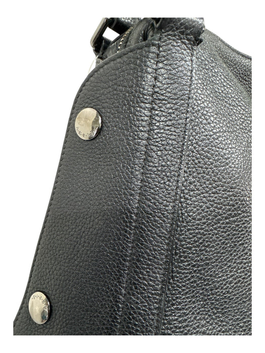 Akris Black Leather Pebbled Shoulder Bag Bag Black / Medium