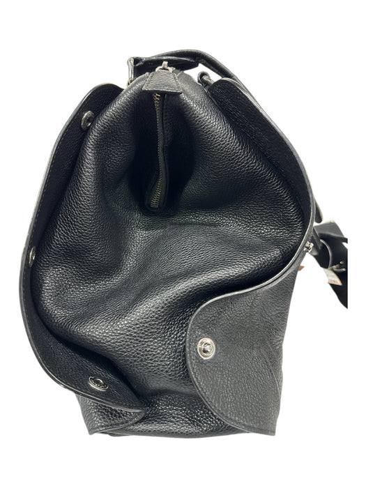 Akris Black Leather Pebbled Shoulder Bag Bag Black / Medium