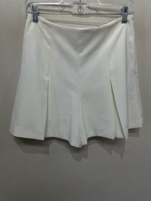 Milly Size 4 White Poly Blend Zip Side Pleat Shorts