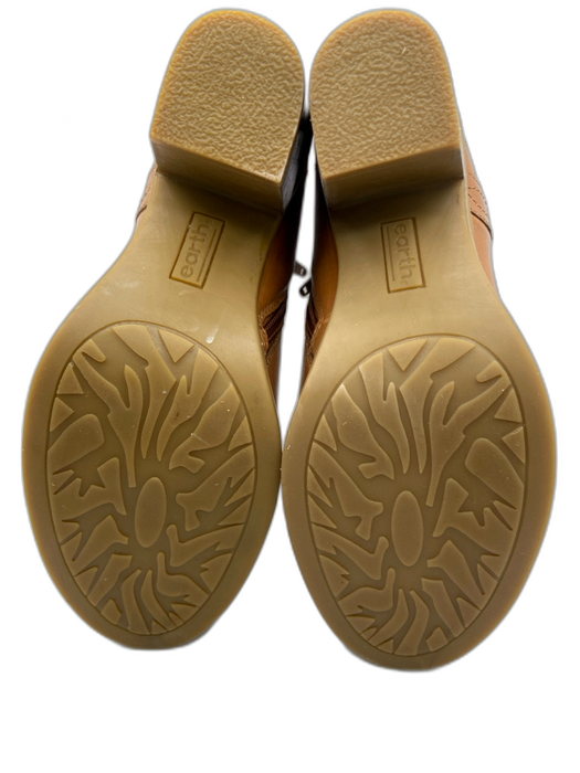 Earth Shoe Size 8 Brown Leather Side Zip Round Toe Stacked Heel Booties Brown / 8