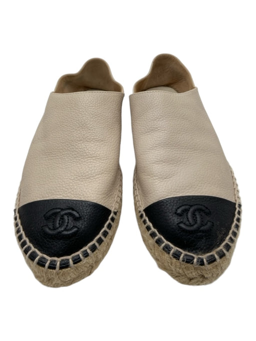 Chanel Shoe Size 38 Taupe & Black pebbled Lead & Cadmium Logo Flat Espadrille Taupe & Black / 38