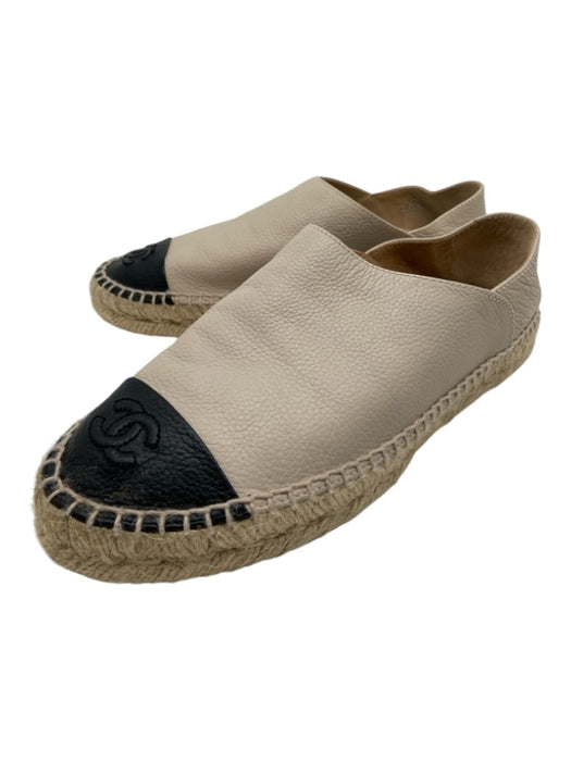 Chanel Shoe Size 38 Taupe & Black pebbled Lead & Cadmium Logo Flat Espadrille Taupe & Black / 38