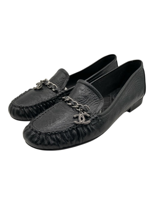 Chanel Shoe Size 38.5 Black Leather Crinkle Chain Link Detail CC Logo Loafers Black / 38.5