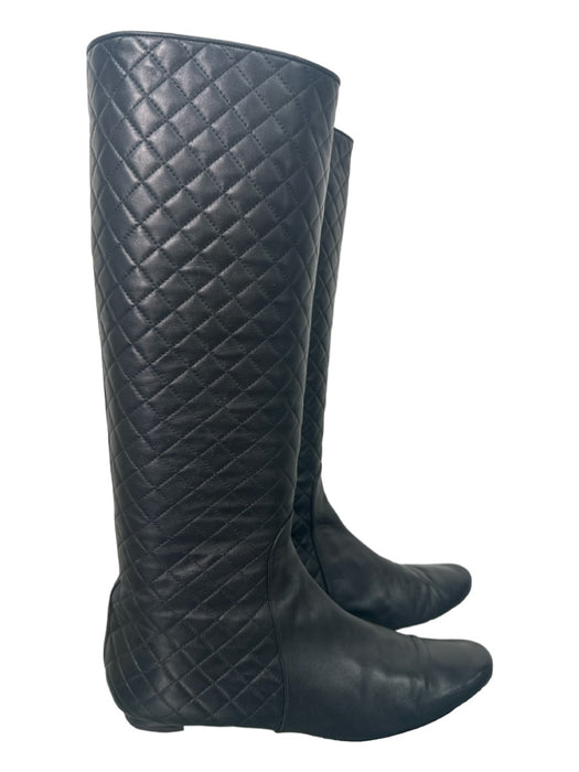 Manolo Blahnik Shoe Size 39 Black Leather Knee High Quilted Round Toe Flat Boots Black / 39