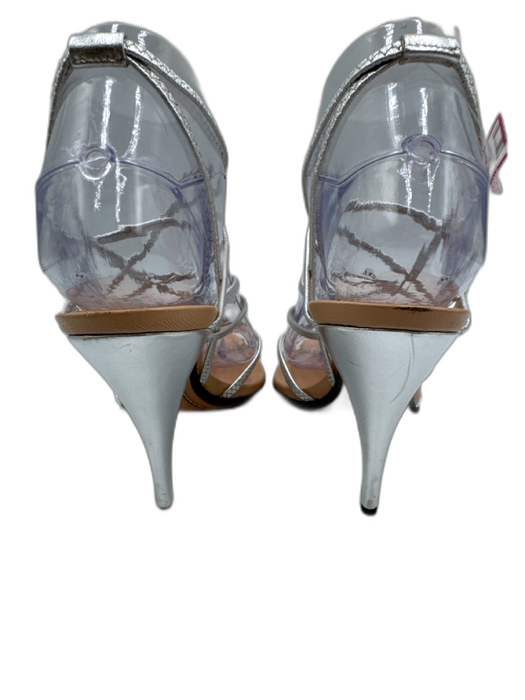 Gucci Shoe Size 7 Silver Leather Upper Metallic Strappy Pointed Toe Sandals Silver / 7