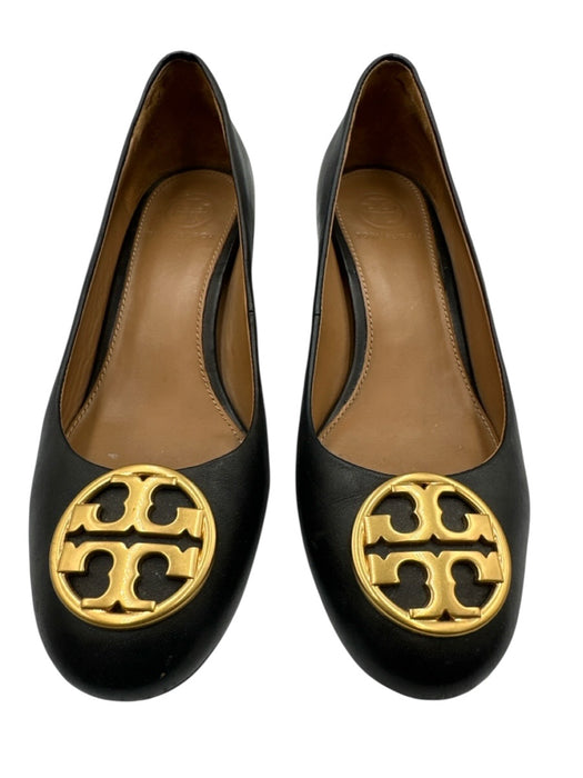 Tory Burch Shoe Size 5 Light Brown Leather Round Toe Gold Logo Pumps Light Brown / 5