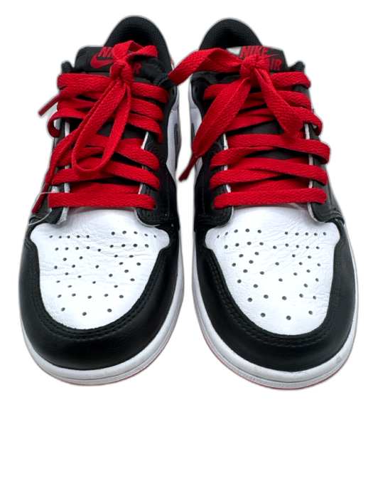 Nike Shoe Size 7.5 White, Black & Red Leather Low Top lace up Sneakers White, Black & Red / 7.5