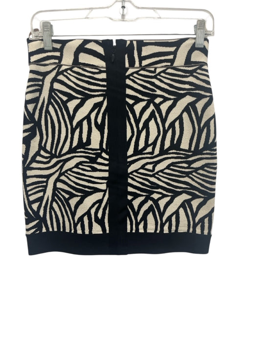 Herve Leger Size Medium Black & White Rayon Blend Stretch Waist Leaf Print Skirt Black & White / Medium