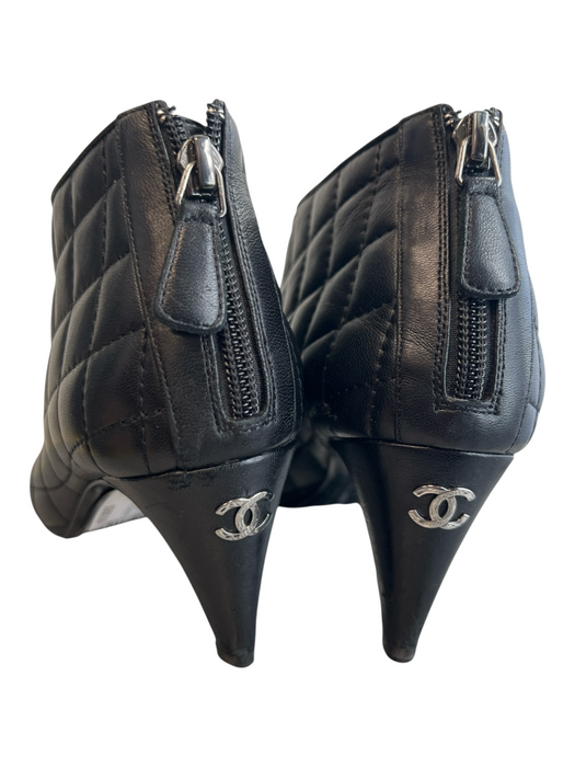 Chanel Shoe Size 37 Black Leather Quilted Almond Toe Back Zip Booties Black / 37