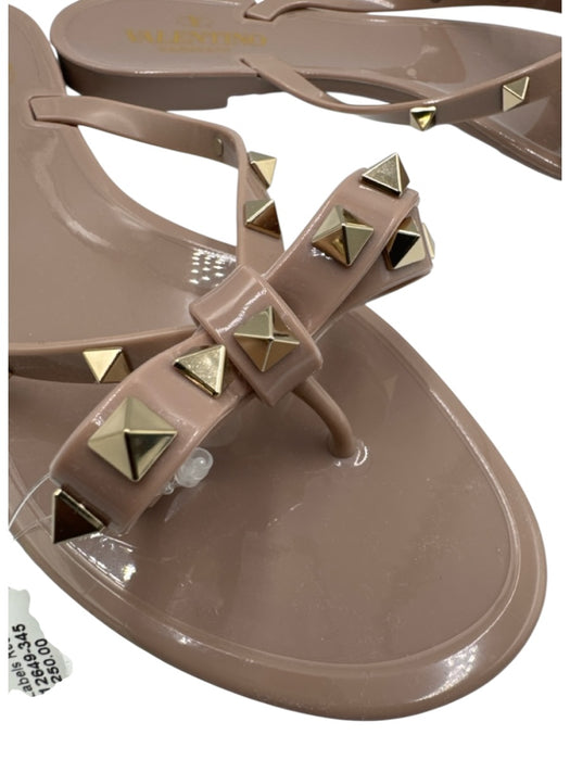 Valentino Garavani Shoe Size 40 Taupe & Gold PVC Round Toe Rockstud Sandals Taupe & Gold / 40