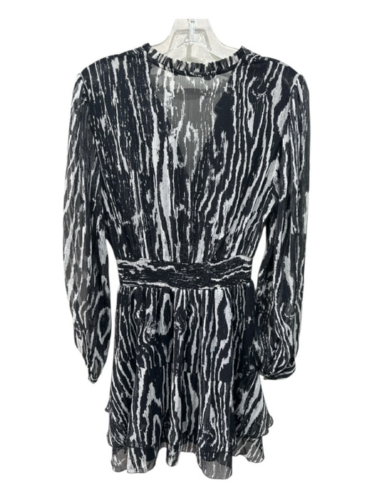Zara Size Medium Black & White Long Sleeve Abstract Print V Neck Dress Black & White / Medium