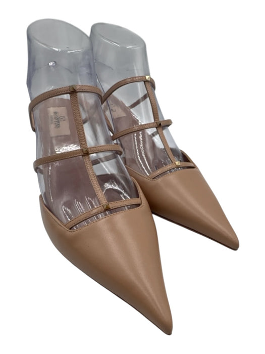 Valentino Garavani Shoe Size 37.5 Blush Beige Leather Pointed Toe Studded Pumps Blush Beige / 37.5