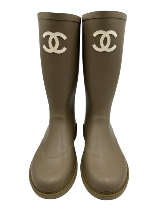 Chanel Shoe Size 38 Dark Beige Rubber Round Toe Interlocking CC Rainboots Dark Beige / 38