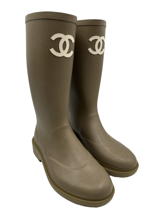 Chanel Shoe Size 38 Dark Beige Rubber Round Toe Interlocking CC Rainboots Dark Beige / 38
