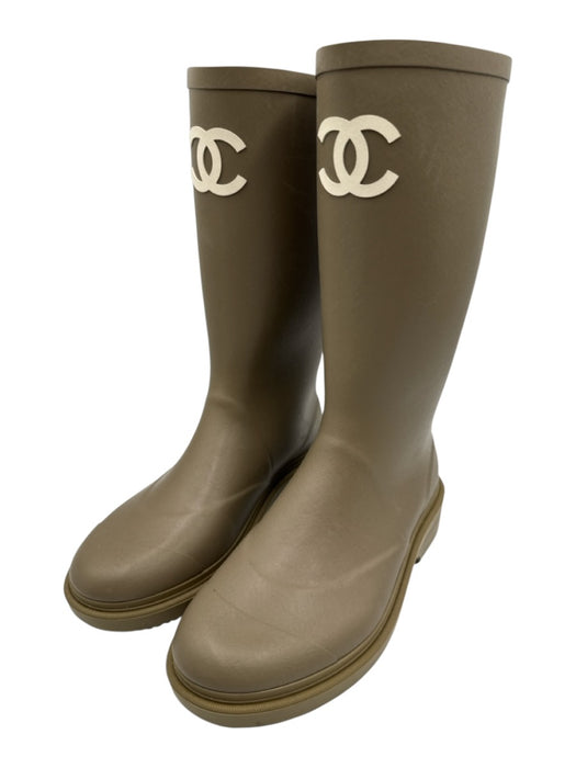 Chanel Shoe Size 38 Dark Beige Rubber Round Toe Interlocking CC Rainboots Dark Beige / 38