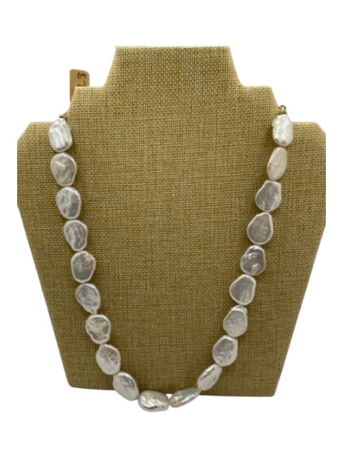 No Brand White & Gold Coin Pearl Freshwater Lobster Clasp Necklace White & Gold