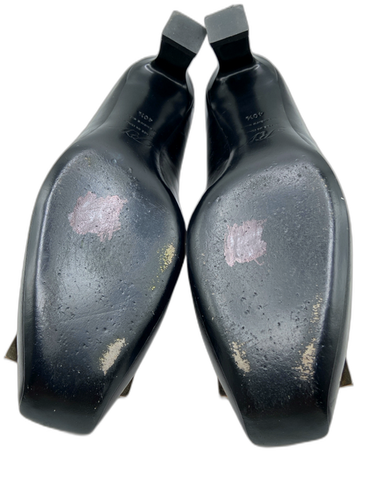 Roger Vivier Shoe Size 40.5 Black Leather silver tone hardware Buckle Pumps Black / 40.5