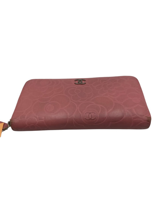 Chanel Light Pink Leather Floral Embossed Camellia Zip Around Wallets Light Pink