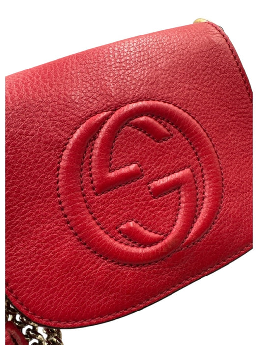 Gucci Red Pebbled Leather Embossed Logo Flap tassel keychain Crossbody Bag Red / S