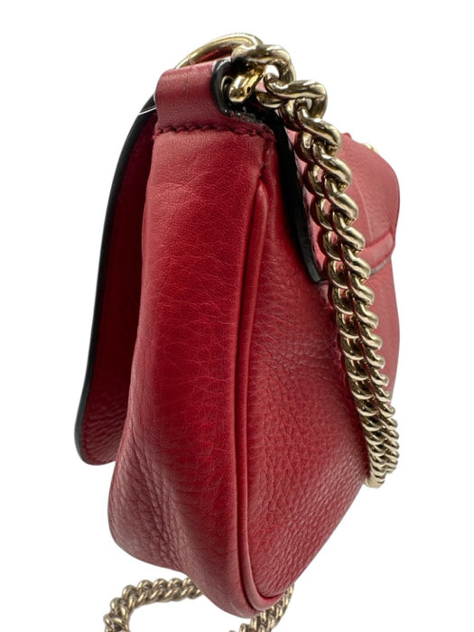 Gucci Red Pebbled Leather Embossed Logo Flap tassel keychain Crossbody Bag Red / S