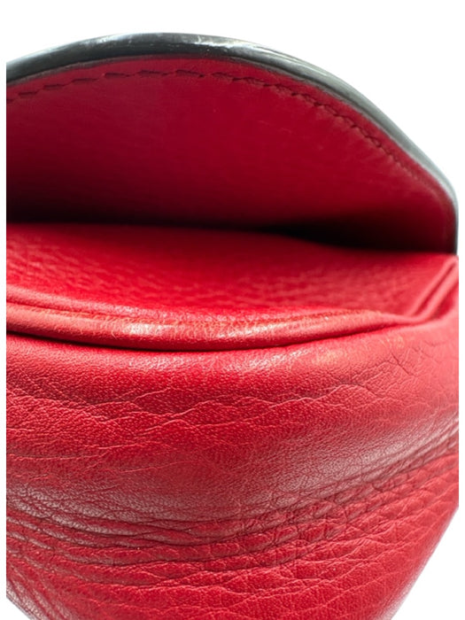 Gucci Red Pebbled Leather Embossed Logo Flap tassel keychain Crossbody Bag Red / S