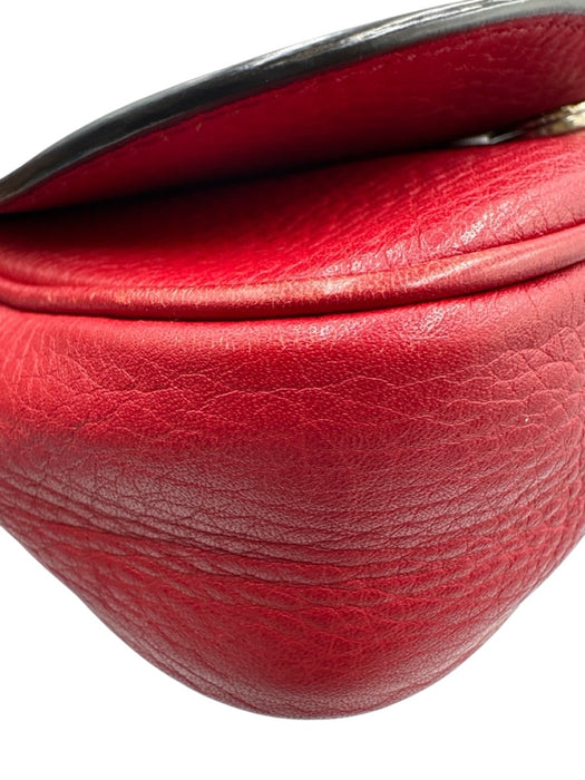 Gucci Red Pebbled Leather Embossed Logo Flap tassel keychain Crossbody Bag Red / S