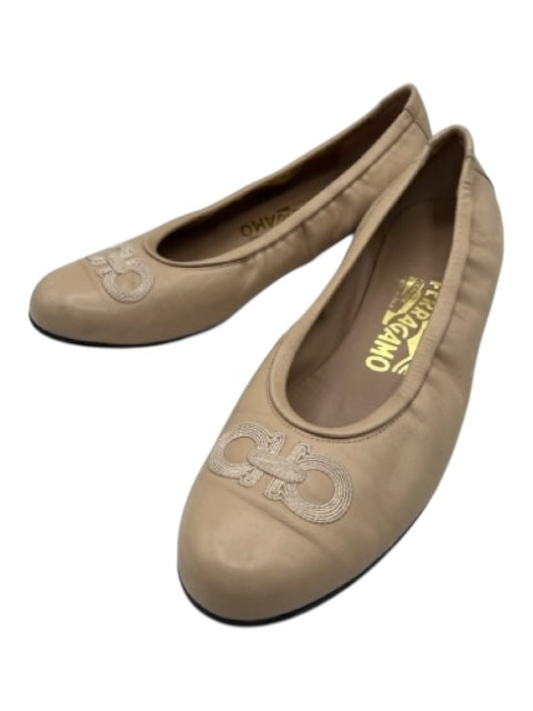 Salvatore Ferragamo Shoe Size 6 Beige Leather Almond Toe Embroidered Logo Flats Beige / 6