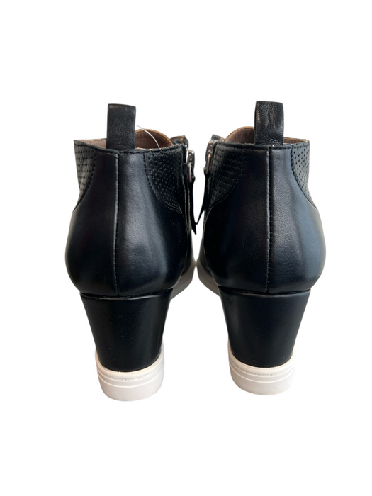 Linea Paolo Shoe Size 5.5 Black Leather Perforated Round Toe Side Zip Booties Black / 5.5