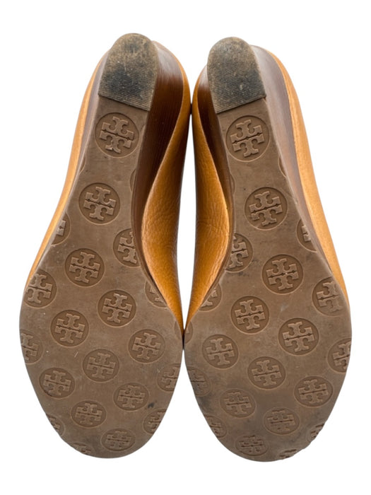 Tory Burch Shoe Size 9 Brown Leather Wedge Wood Logo Pumps Brown / 9