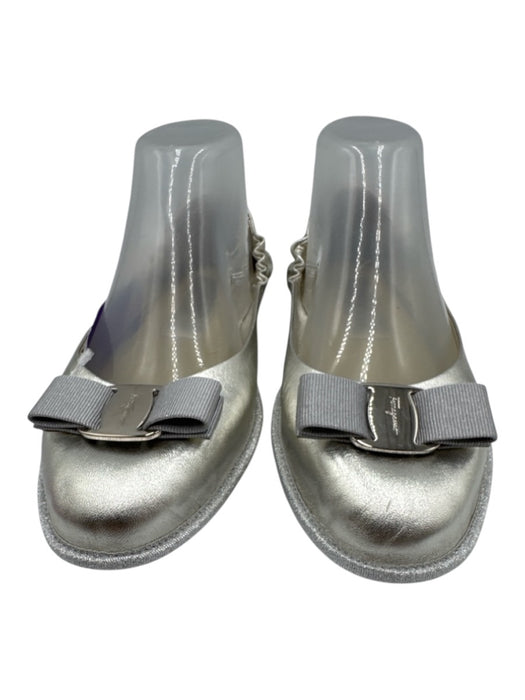 Salvatore Ferragamo Shoe Size 9 Silver Leather Upper Bow detail Metallic Flats Silver / 9