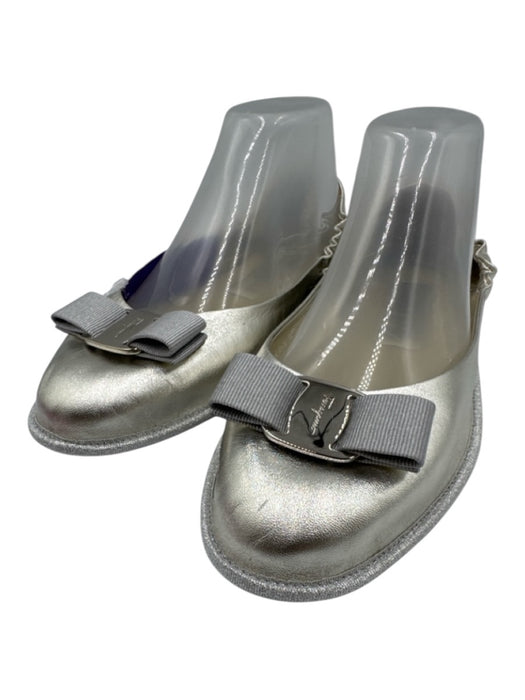 Salvatore Ferragamo Shoe Size 9 Silver Leather Upper Bow detail Metallic Flats Silver / 9