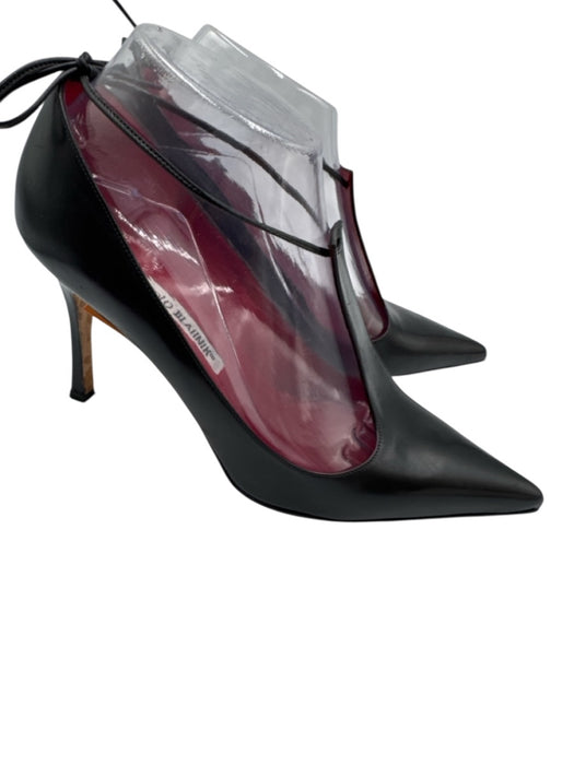Manolo Blahnik Shoe Size 38.5 Black & Red Leather Pointed Toe T Strap Pumps Black & Red / 38.5