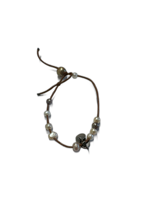 Beth Orduna Brown & Pearl Leather Pearls Toggle Bracelet Brown & Pearl