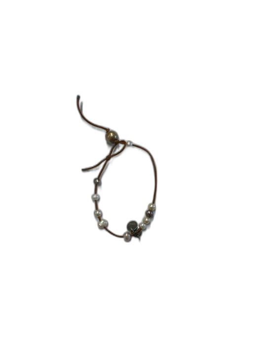 Beth Orduna Brown & Pearl Leather Pearls Toggle Bracelet Brown & Pearl