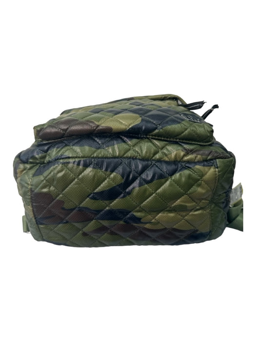 Oliver Thomas Green Nylon Puffed Quilted Camo Top Zip Bag Green / M