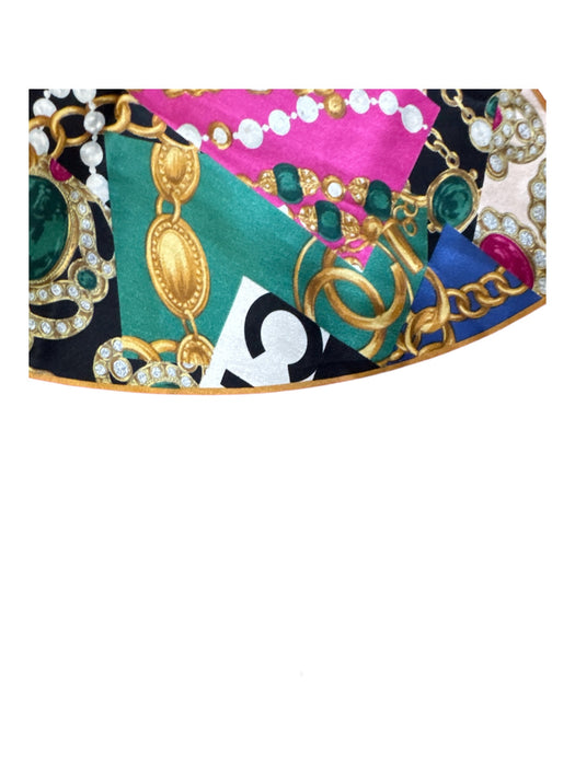 Chanel Red, Green, Multi Silk Jewelry Print Interlocking C Logo Square scarf Red, Green, Multi / One Size