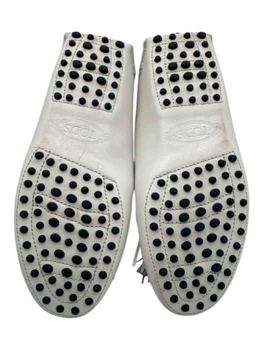 Tods Shoe Size 37 White Leather Silver Hardware Fringe Moccasin Driver Flats White / 37