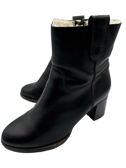 Chanel Shoe Size 38.5 Black Leather Upper Shearling Lined Interlocking CC Boots Black / 38.5