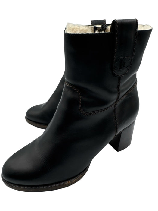 Chanel Shoe Size 38.5 Black Leather Upper Shearling Lined Interlocking CC Boots Black / 38.5