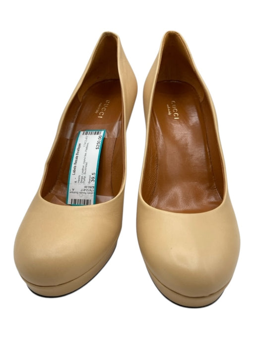 Gucci Shoe Size 39.5 Beige Leather round toe Platform Pump Heels Beige / 39.5