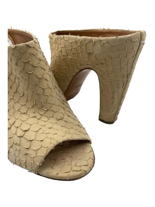 Maison Martin Margiela Shoe Size 40 Cream Python & Leather Snake Embossed Mules Cream / 40