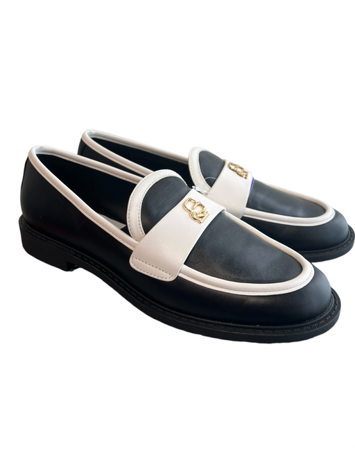 Karl Lagerfeld Shoe Size 8.5 Black & White Manmade Material Almond Toe Shoes Black & White / 8.5