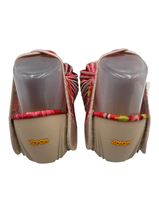 Vibram Shoe Size 8 Pink, Green, Beige Textile Round Toe Abstract Print Sandals Pink, Green, Beige / 8