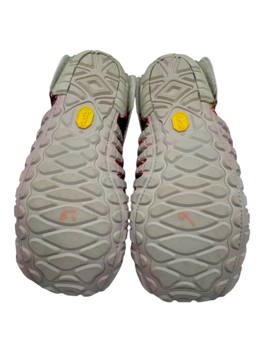 Vibram Shoe Size 8 Pink, Green, Beige Textile Round Toe Abstract Print Sandals Pink, Green, Beige / 8