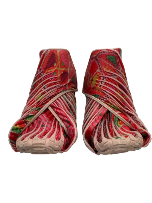 Vibram Shoe Size 8 Pink, Green, Beige Textile Round Toe Abstract Print Sandals Pink, Green, Beige / 8
